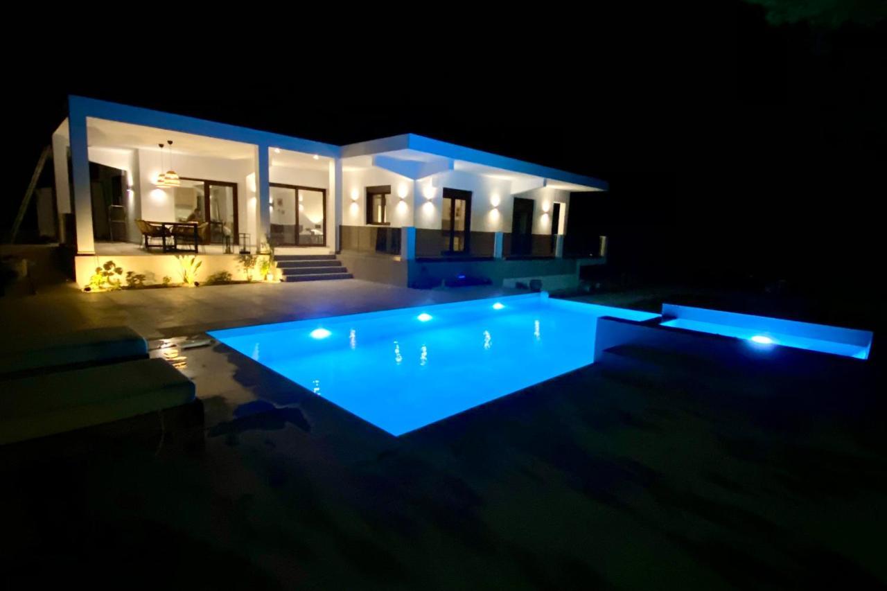 Luxury Villa Anemone With Private Pool Pastida Eksteriør billede